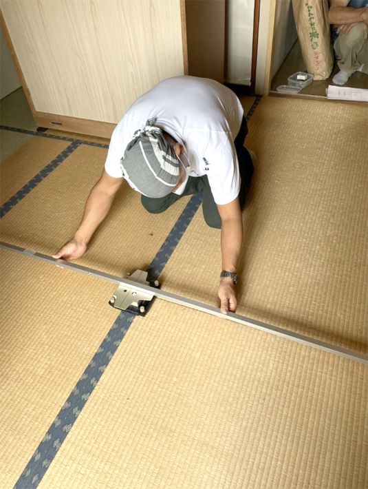 門前仲町の国産たたみ工事中のオオタケ笑顔の写真