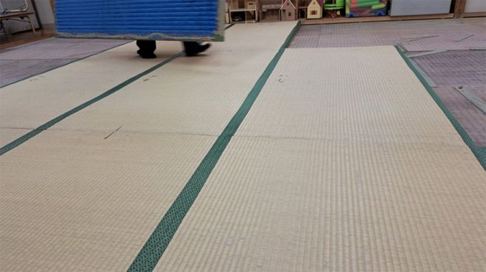 学童保育広間のたたみ張り替え工事